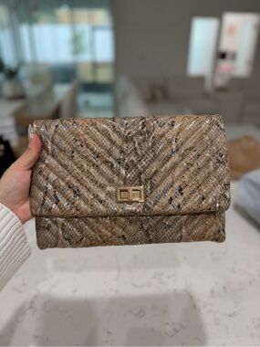 Large Hand Hand/Shoulder Clutch